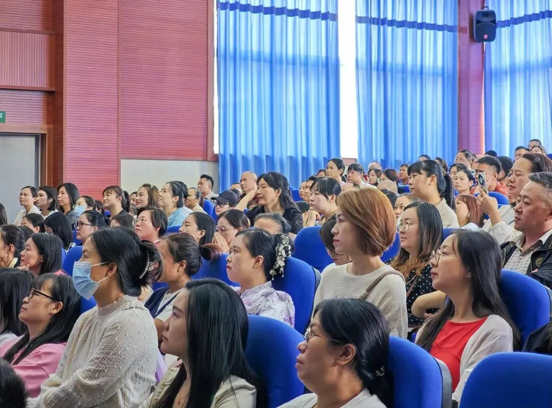 家校同心筑梦 聚力护航中考——我校初三年级家长会圆满召开-第3张图片-四季读书网 家校同心筑梦 聚力护航中考——我校初三年级家长会圆满召开-第3张图片-四季读书网