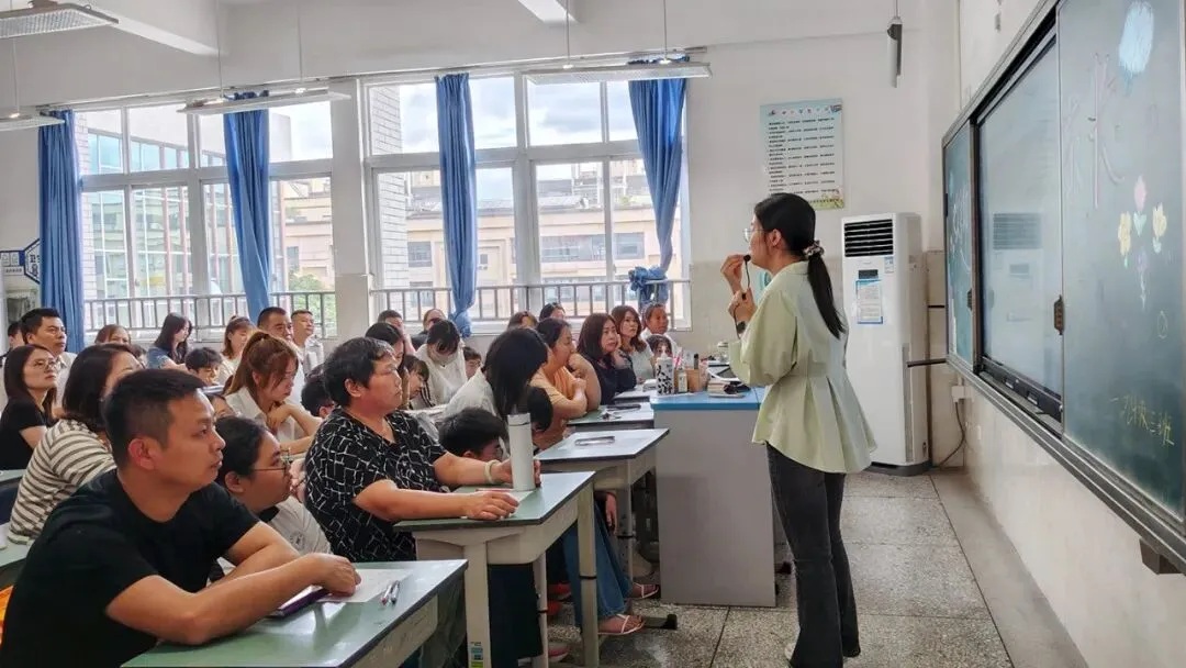 家校同心筑梦 聚力护航中考——我校初三年级家长会圆满召开-第12张图片-四季读书网 家校同心筑梦 聚力护航中考——我校初三年级家长会圆满召开-第12张图片-四季读书网