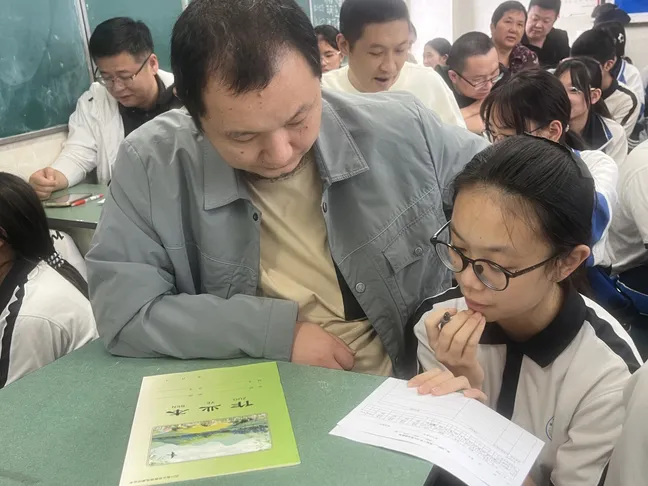 家校同心筑梦 聚力护航中考——我校初三年级家长会圆满召开-第15张图片-四季读书网 家校同心筑梦 聚力护航中考——我校初三年级家长会圆满召开-第15张图片-四季读书网
