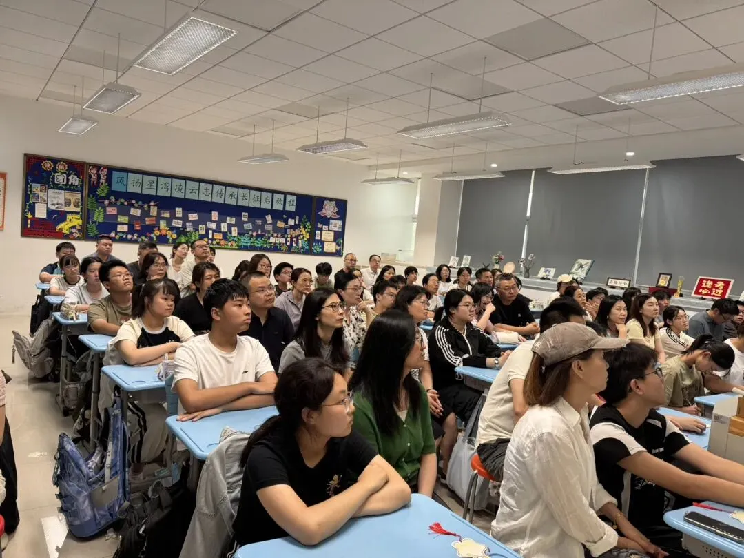 家校同心启新程,逐鹿奋楫赴中考|逐鹿24班九年级开学家长会纪实-第1张图片-四季读书网