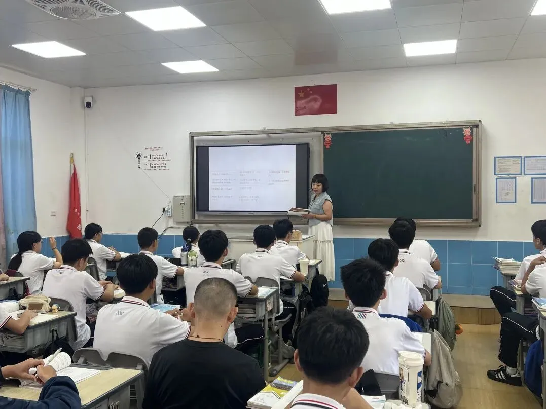 深耕课堂研专题,聚力中考启新程|我校开展九年级教师专题课展课活动-第10张图片-四季读书网 深耕课堂研专题,聚力中考启新程|我校开展九年级教师专题课展课活动-第10张图片-四季读书网