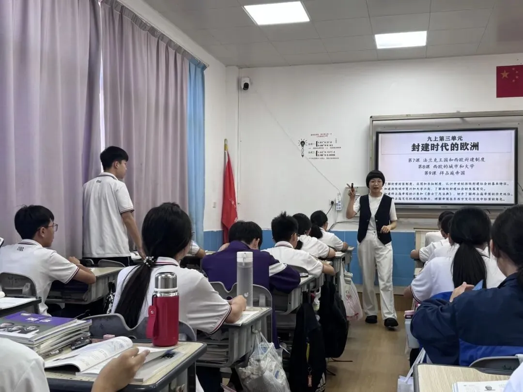 深耕课堂研专题,聚力中考启新程|我校开展九年级教师专题课展课活动-第23张图片-四季读书网 深耕课堂研专题,聚力中考启新程|我校开展九年级教师专题课展课活动-第23张图片-四季读书网