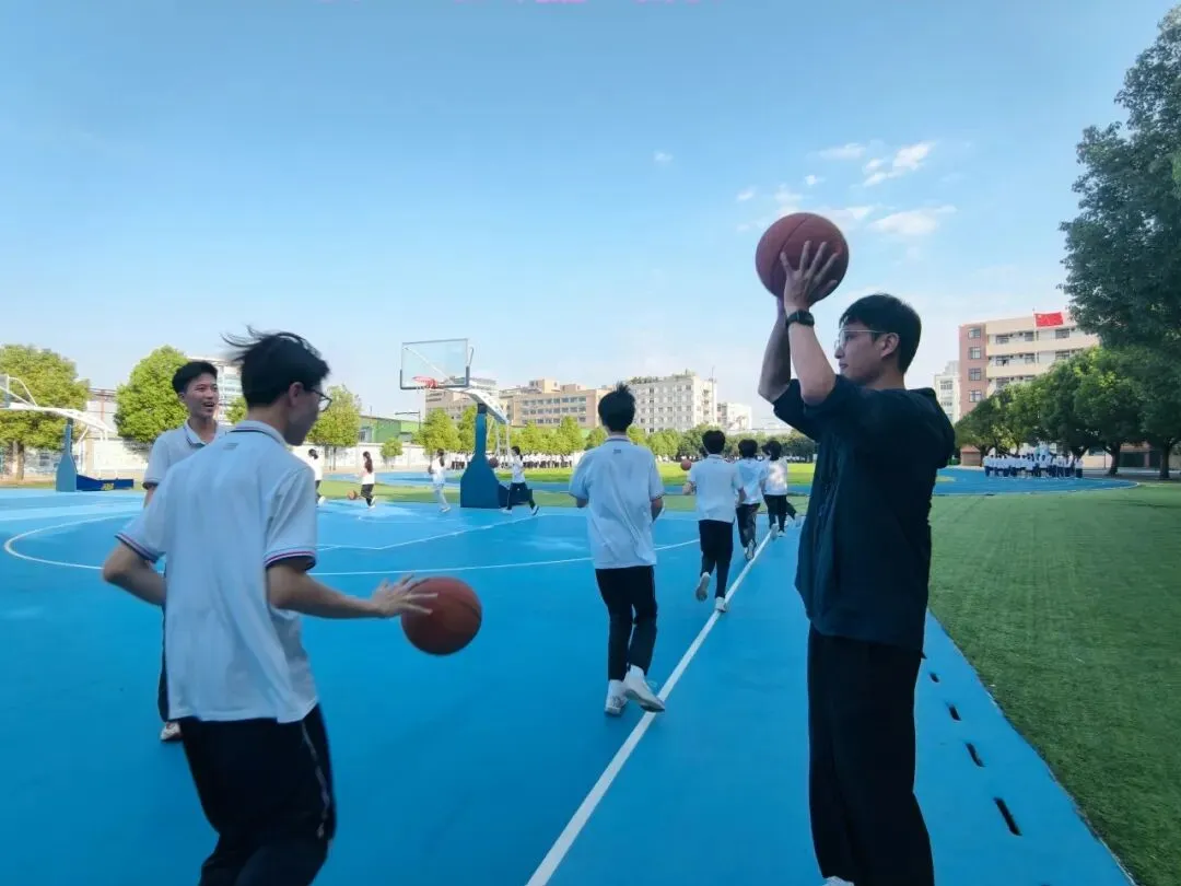 深耕课堂研专题,聚力中考启新程|我校开展九年级教师专题课展课活动-第27张图片-四季读书网 深耕课堂研专题,聚力中考启新程|我校开展九年级教师专题课展课活动-第27张图片-四季读书网