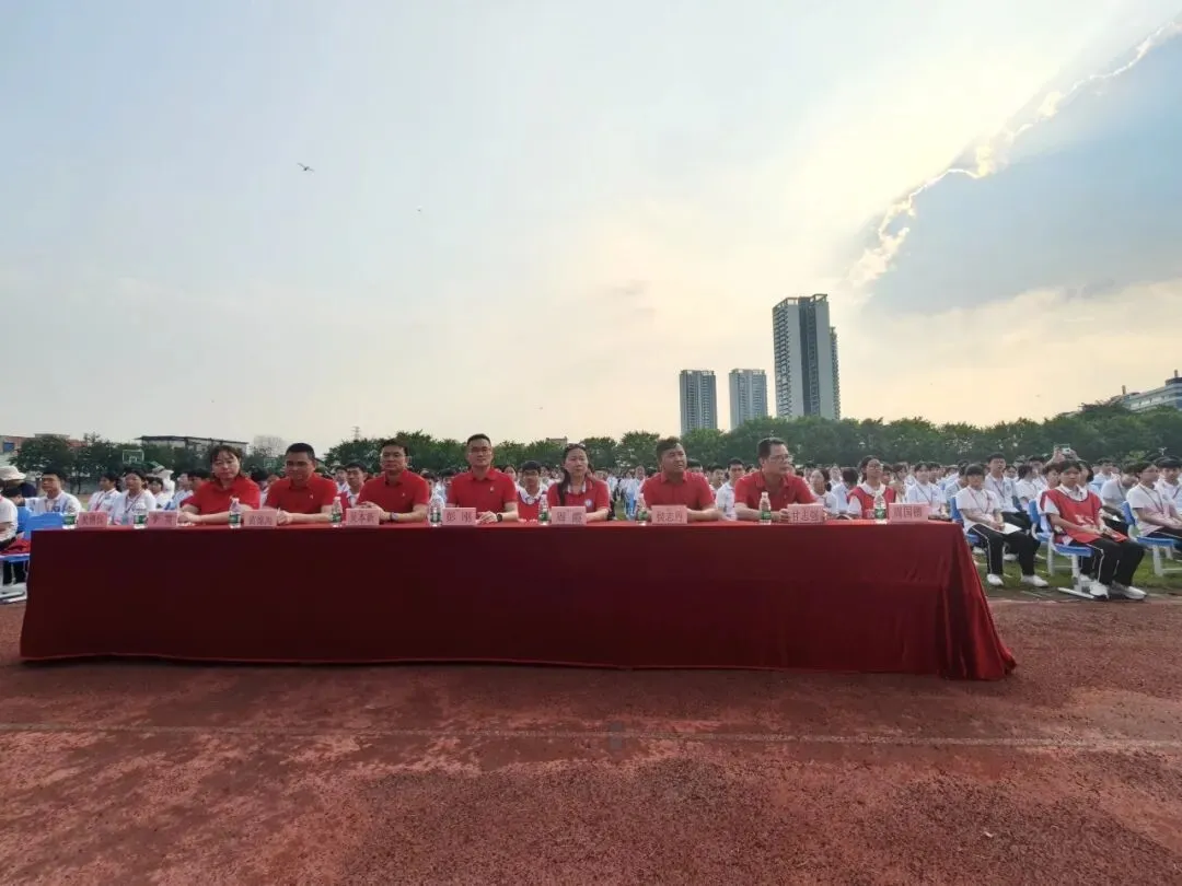 励志扬旗迎中考,笃行筑梦启新程——富安中学2027届初三级授旗暨表彰仪式-第11张图片-四季读书网