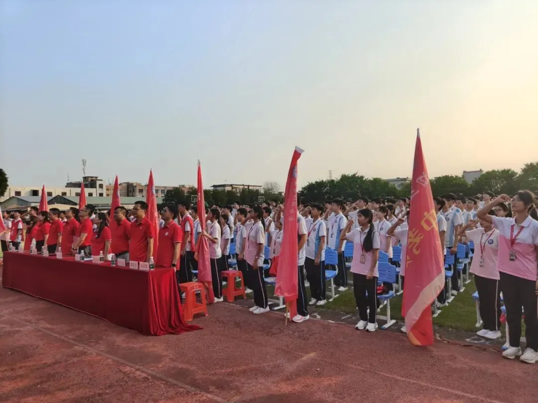 励志扬旗迎中考,笃行筑梦启新程——富安中学2027届初三级授旗暨表彰仪式-第29张图片-四季读书网