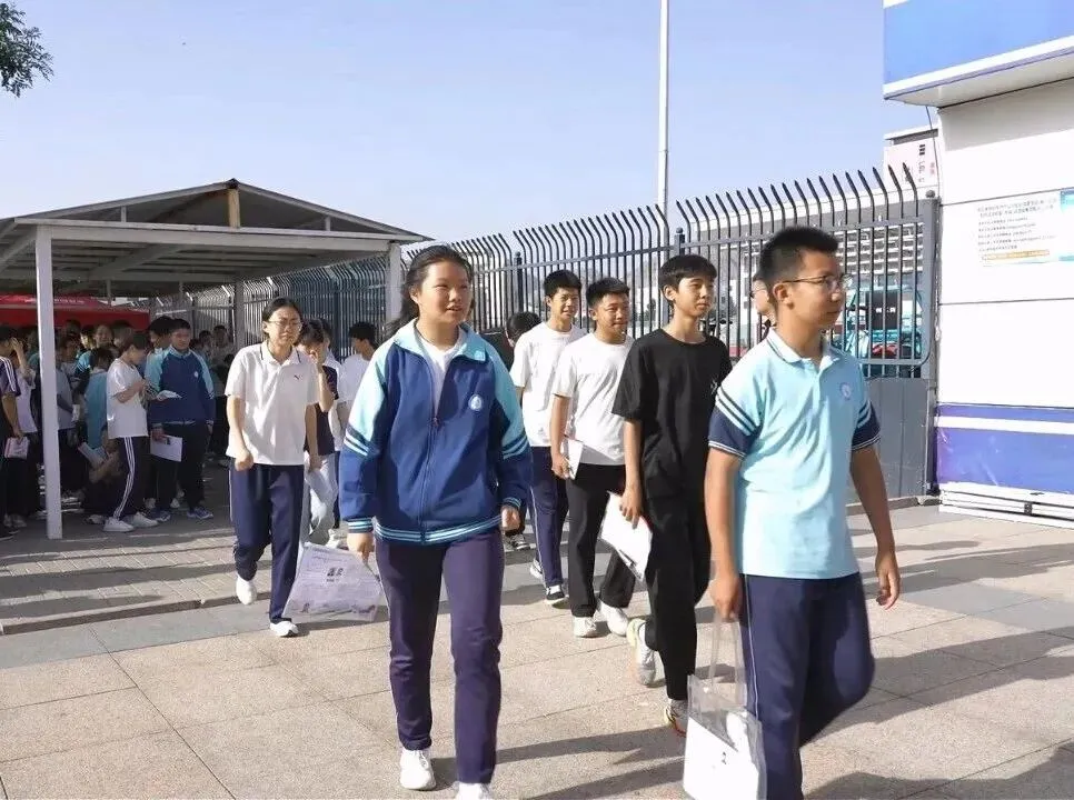 凝心聚力护中考 高新区195名学子从容赴考-第3张图片-四季读书网 凝心聚力护中考 高新区195名学子从容赴考-第3张图片-四季读书网