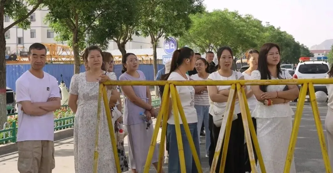 凝心聚力护中考 高新区195名学子从容赴考-第8张图片-四季读书网 凝心聚力护中考 高新区195名学子从容赴考-第8张图片-四季读书网