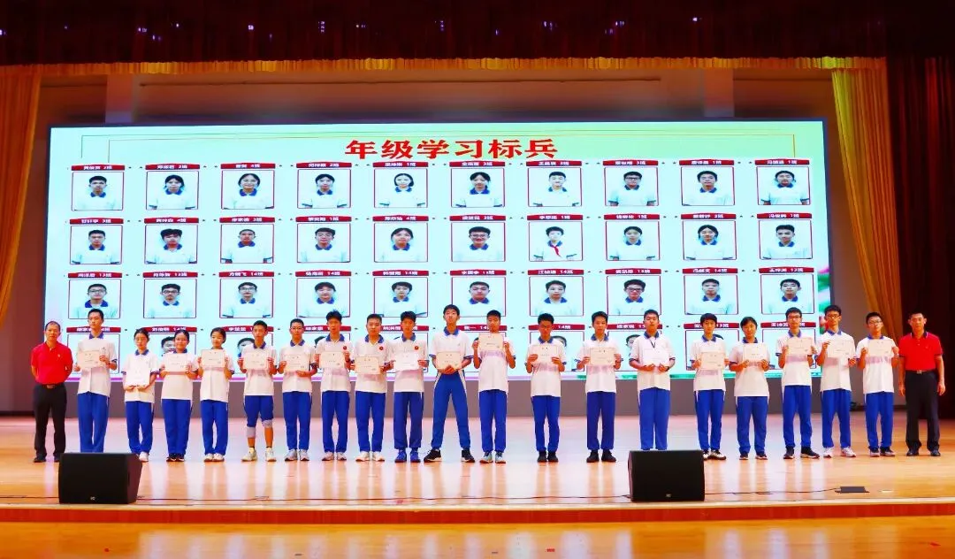 亮剑中考!授旗立誓!广附南实2027届初三启动,各班口号亮了-第3张图片-四季读书网