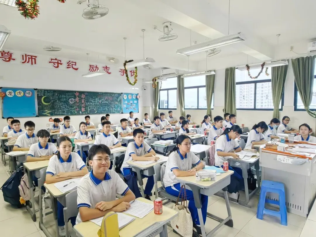 亮剑中考!授旗立誓!广附南实2027届初三启动,各班口号亮了-第36张图片-四季读书网