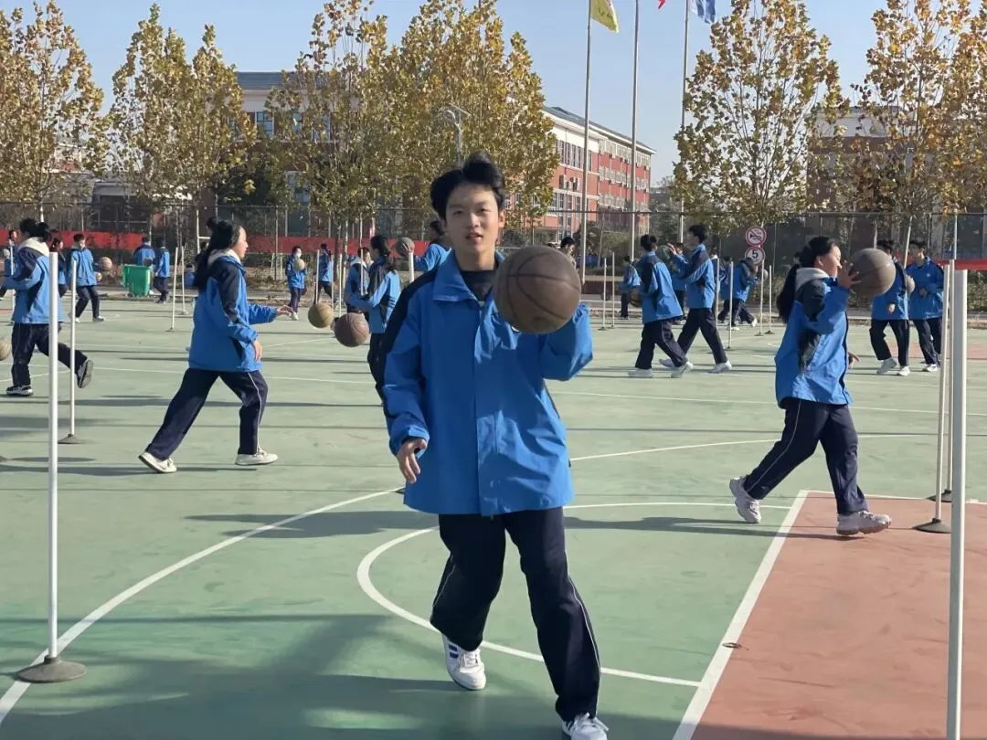 【高质量发展年】律动青春活力,争创中考佳绩——新时代学校初中部九年级阳光体育训练活动-第13张图片-四季读书网 【高质量发展年】律动青春活力,争创中考佳绩——新时代学校初中部九年级阳光体育训练活动-第13张图片-四季读书网