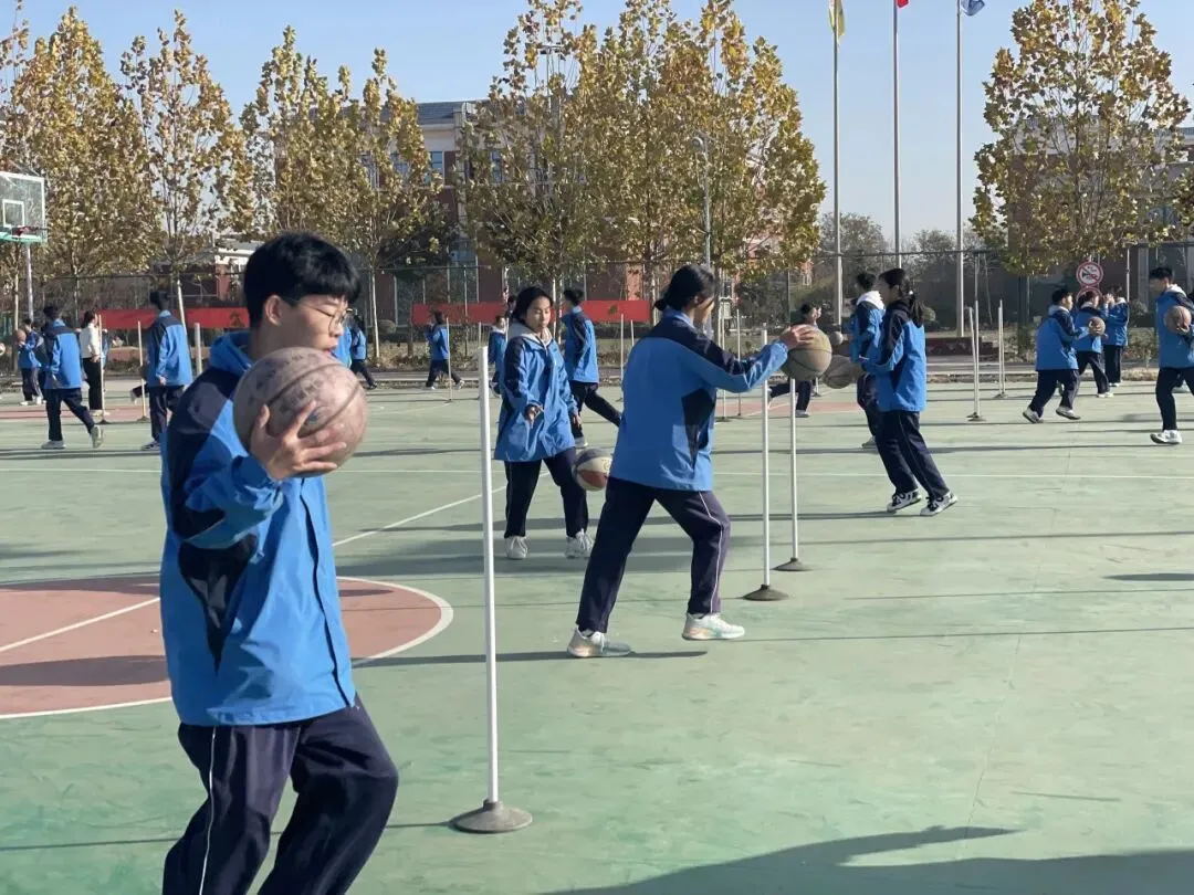 【高质量发展年】律动青春活力,争创中考佳绩——新时代学校初中部九年级阳光体育训练活动-第14张图片-四季读书网 【高质量发展年】律动青春活力,争创中考佳绩——新时代学校初中部九年级阳光体育训练活动-第14张图片-四季读书网