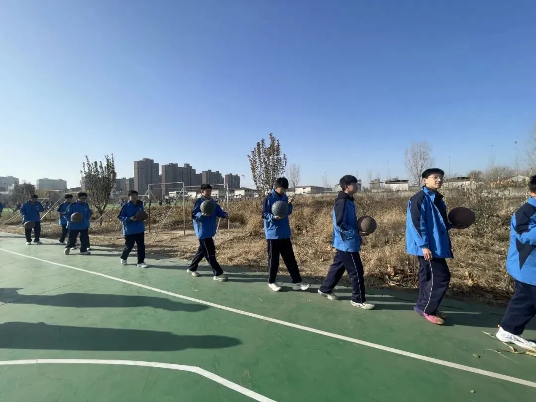 【高质量发展年】律动青春活力,争创中考佳绩——新时代学校初中部九年级阳光体育训练活动-第18张图片-四季读书网 【高质量发展年】律动青春活力,争创中考佳绩——新时代学校初中部九年级阳光体育训练活动-第18张图片-四季读书网