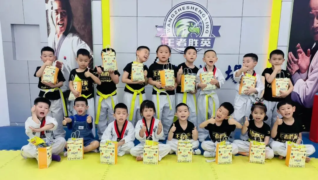 别让孩子的童年,只剩书桌与试卷-第10张图片-四季读书网 别让孩子的童年,只剩书桌与试卷-第10张图片-四季读书网