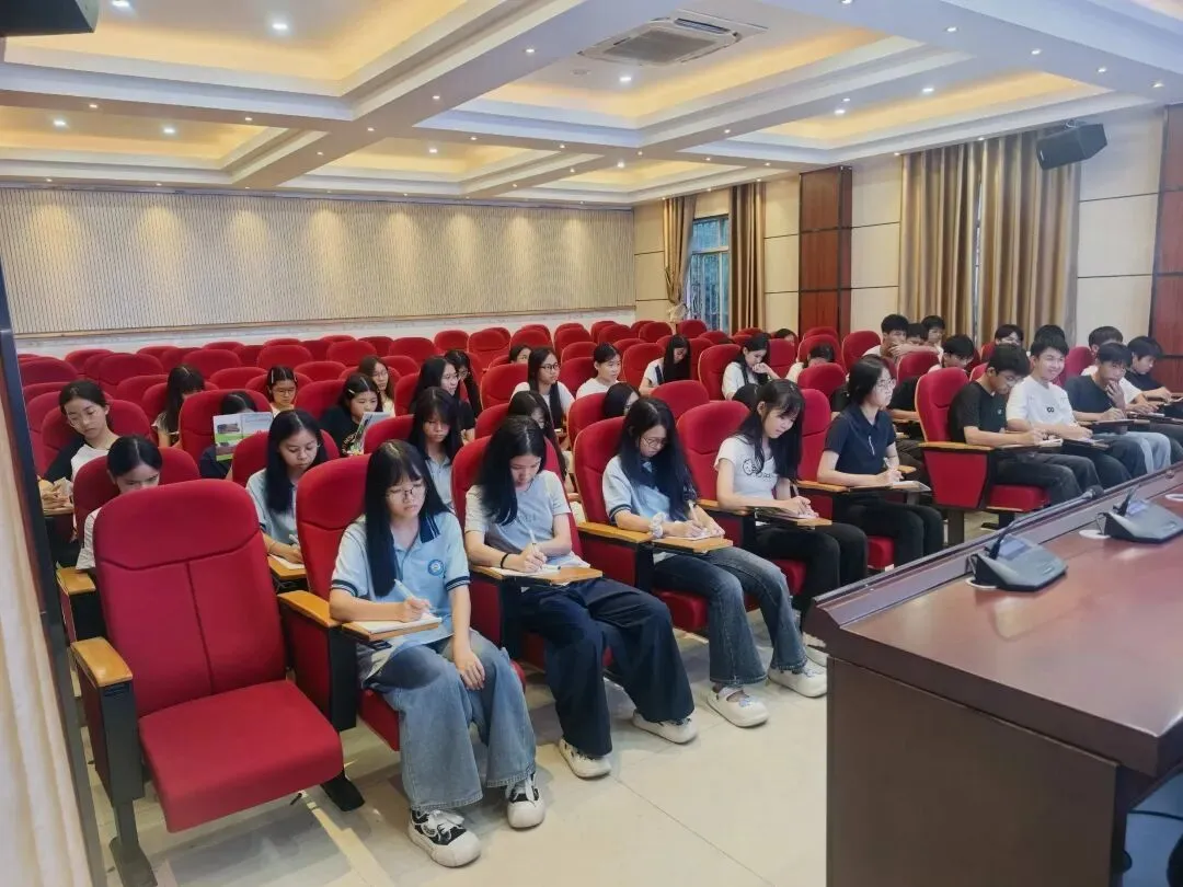 靶向施策抓备考 砥砺奋进战中考丨绿珠初中召开九年级部分学生代表备考研讨会-第4张图片-四季读书网 靶向施策抓备考 砥砺奋进战中考丨绿珠初中召开九年级部分学生代表备考研讨会-第4张图片-四季读书网