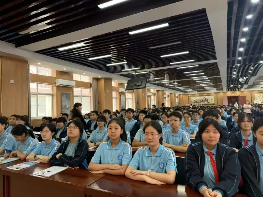 为梦想而战斗|西安市第七十中学初三年级中考动员大会圆满举行-第10张图片-四季读书网 为梦想而战斗|西安市第七十中学初三年级中考动员大会圆满举行-第10张图片-四季读书网