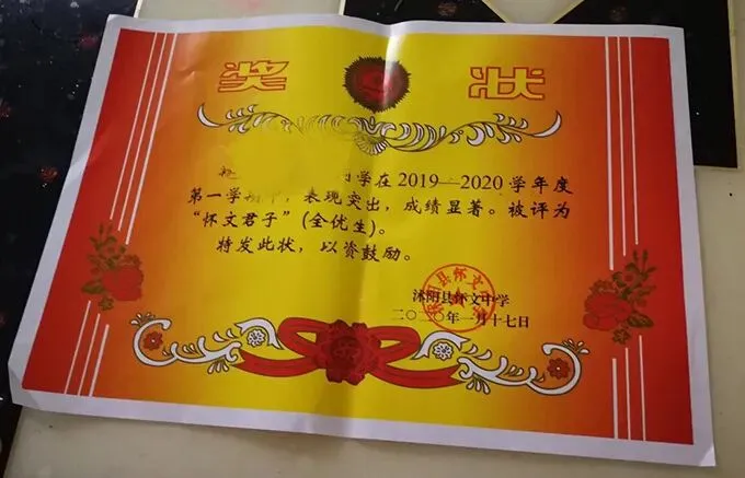 初一学生与保安发生冲突后患上精神病?校方回应-第3张图片-四季读书网 初一学生与保安发生冲突后患上精神病?校方回应-第3张图片-四季读书网