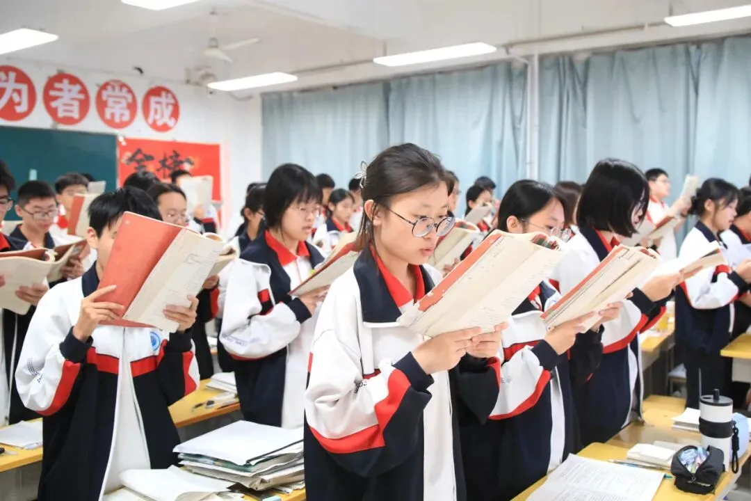 朝暮励剑,逐梦高考|东方高三学子的一天是这样度过的-第19张图片-四季读书网 朝暮励剑,逐梦高考|东方高三学子的一天是这样度过的-第19张图片-四季读书网