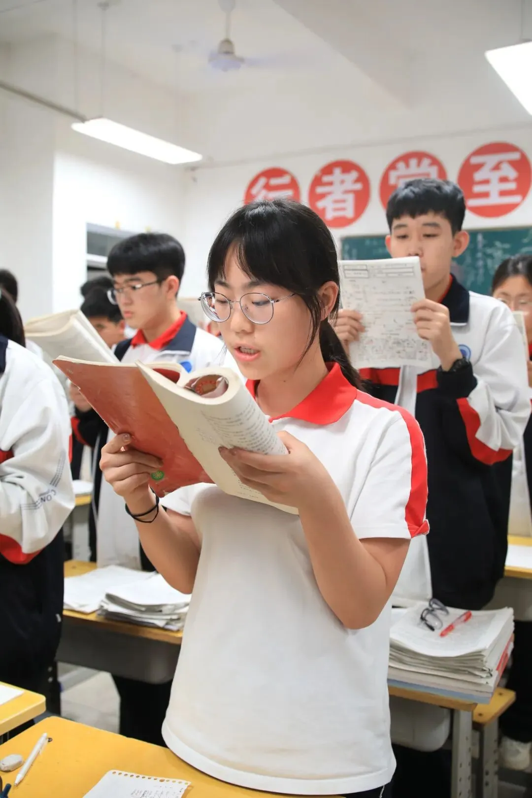 朝暮励剑,逐梦高考|东方高三学子的一天是这样度过的-第27张图片-四季读书网 朝暮励剑,逐梦高考|东方高三学子的一天是这样度过的-第27张图片-四季读书网