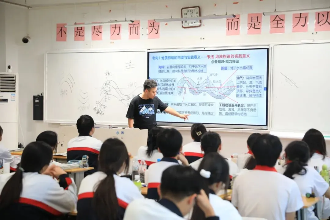 朝暮励剑,逐梦高考|东方高三学子的一天是这样度过的-第33张图片-四季读书网 朝暮励剑,逐梦高考|东方高三学子的一天是这样度过的-第33张图片-四季读书网