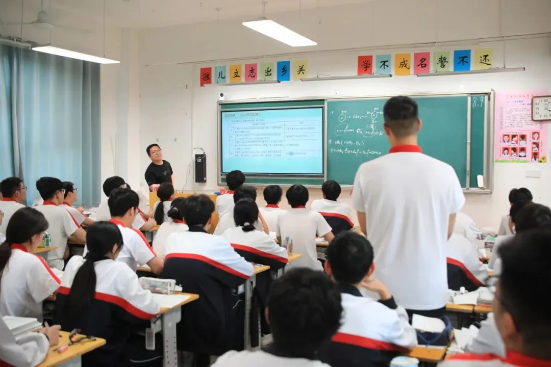 朝暮励剑,逐梦高考|东方高三学子的一天是这样度过的-第34张图片-四季读书网 朝暮励剑,逐梦高考|东方高三学子的一天是这样度过的-第34张图片-四季读书网
