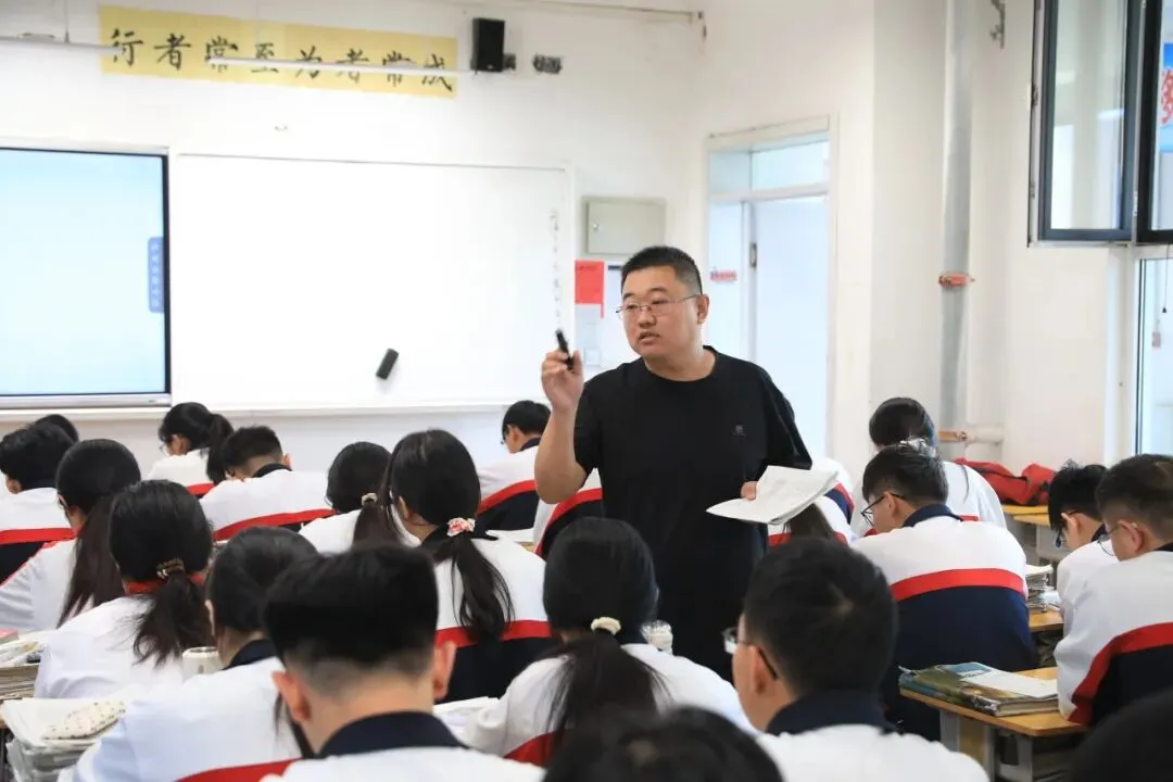 朝暮励剑,逐梦高考|东方高三学子的一天是这样度过的-第35张图片-四季读书网 朝暮励剑,逐梦高考|东方高三学子的一天是这样度过的-第35张图片-四季读书网
