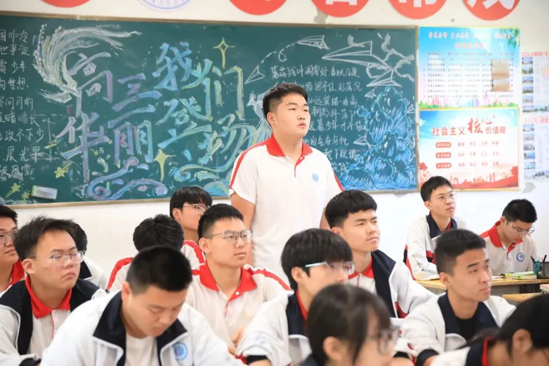 朝暮励剑,逐梦高考|东方高三学子的一天是这样度过的-第39张图片-四季读书网 朝暮励剑,逐梦高考|东方高三学子的一天是这样度过的-第39张图片-四季读书网