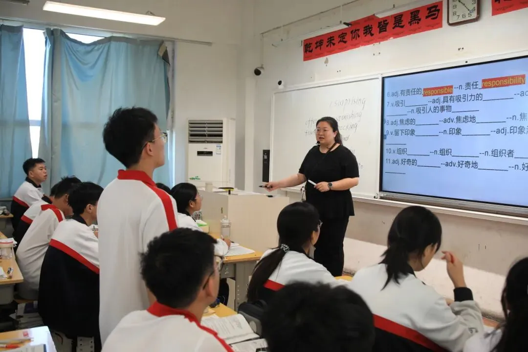 朝暮励剑,逐梦高考|东方高三学子的一天是这样度过的-第41张图片-四季读书网 朝暮励剑,逐梦高考|东方高三学子的一天是这样度过的-第41张图片-四季读书网