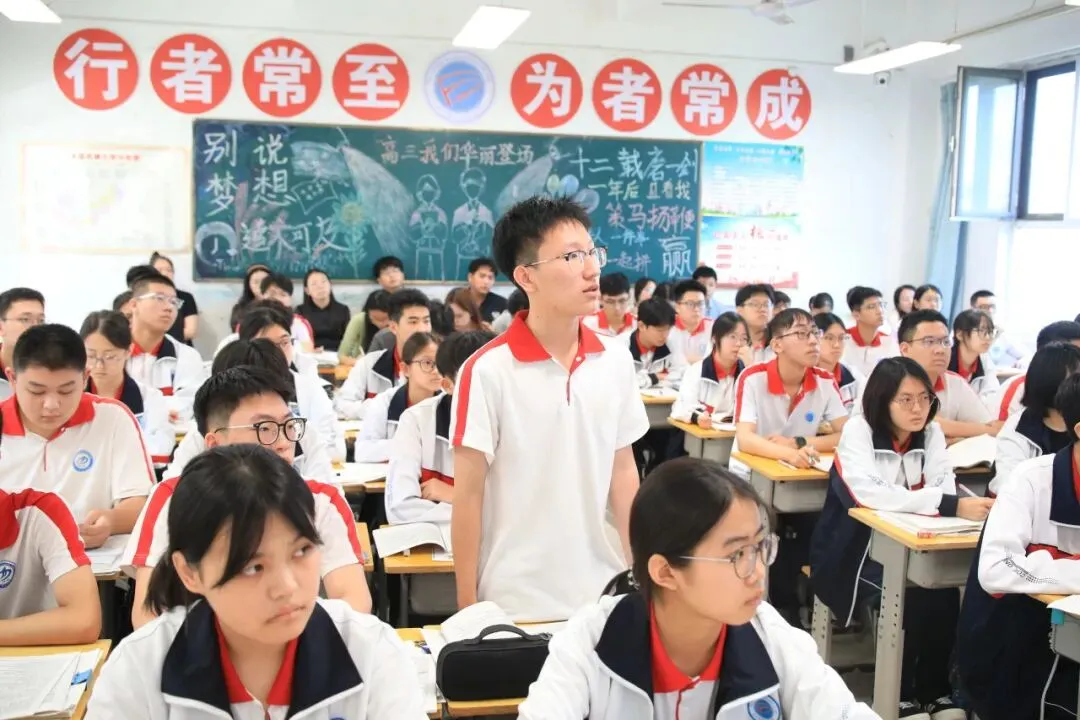 朝暮励剑,逐梦高考|东方高三学子的一天是这样度过的-第42张图片-四季读书网 朝暮励剑,逐梦高考|东方高三学子的一天是这样度过的-第42张图片-四季读书网