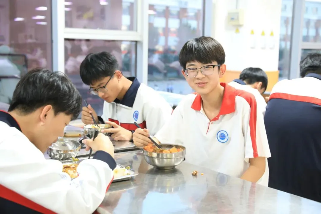 朝暮励剑,逐梦高考|东方高三学子的一天是这样度过的-第47张图片-四季读书网 朝暮励剑,逐梦高考|东方高三学子的一天是这样度过的-第47张图片-四季读书网