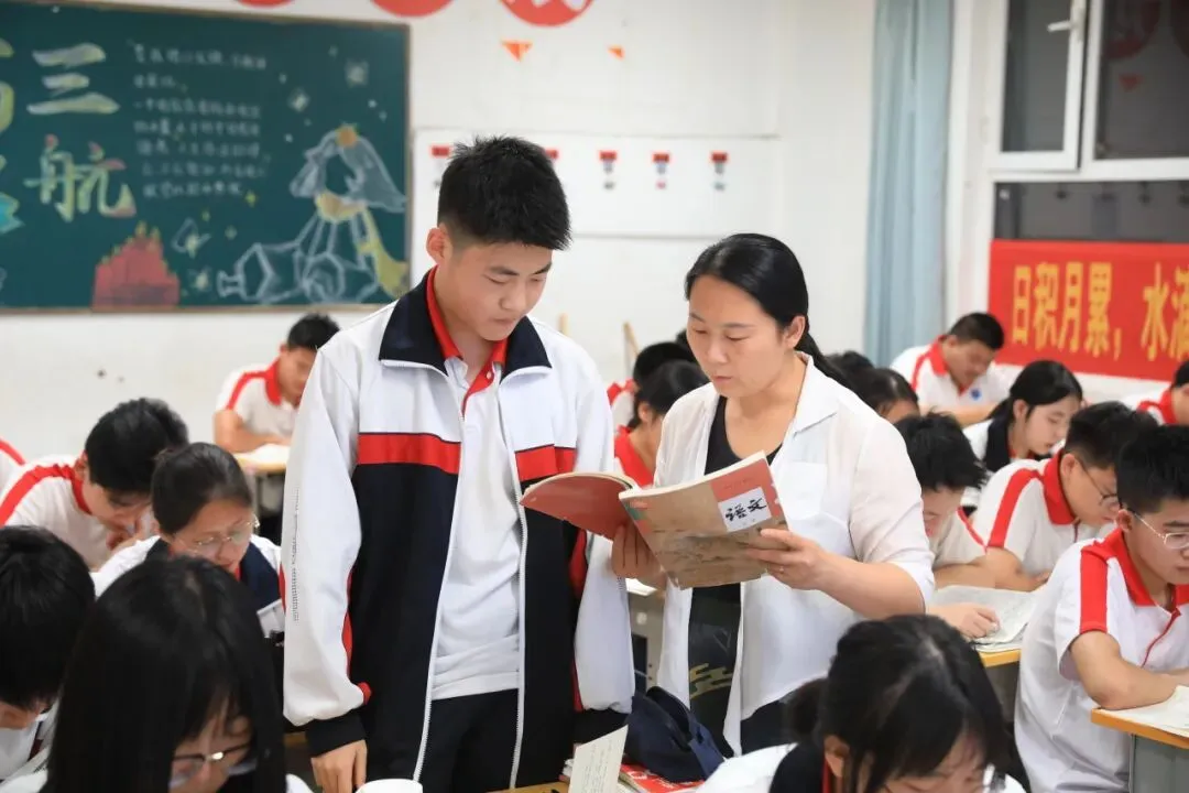 朝暮励剑,逐梦高考|东方高三学子的一天是这样度过的-第56张图片-四季读书网 朝暮励剑,逐梦高考|东方高三学子的一天是这样度过的-第56张图片-四季读书网