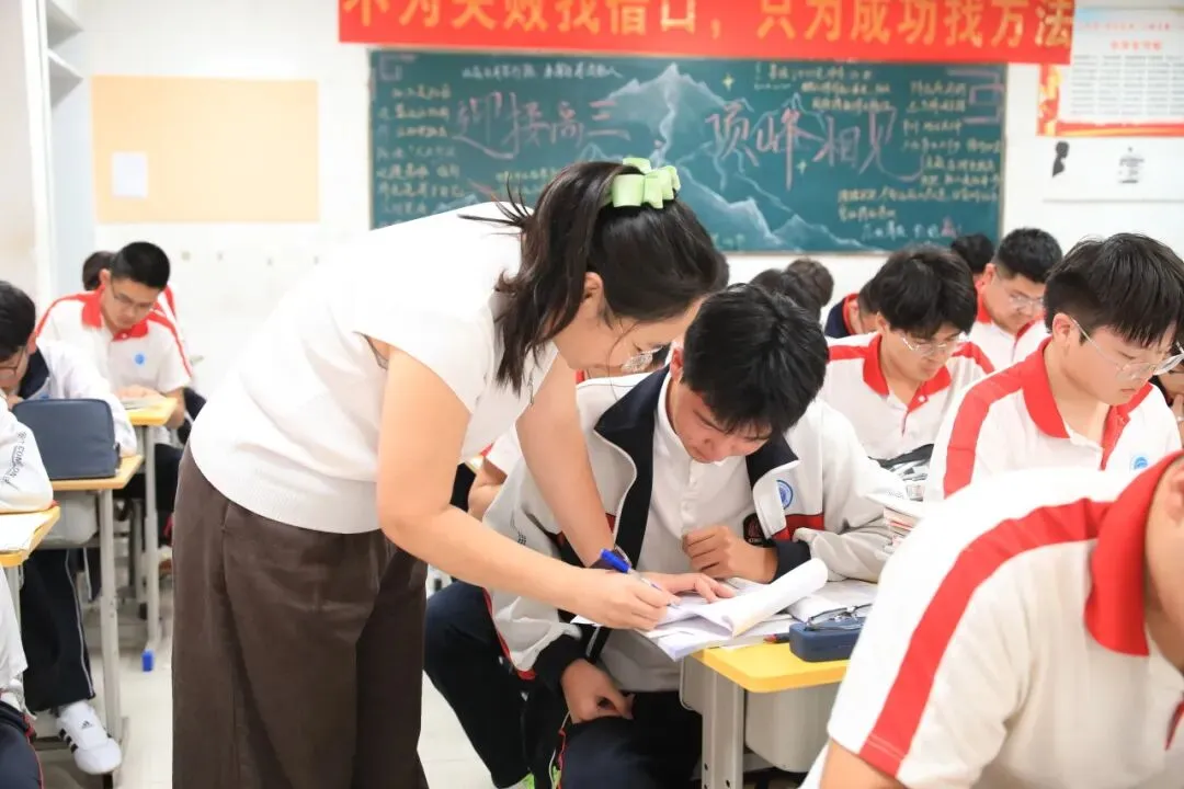 朝暮励剑,逐梦高考|东方高三学子的一天是这样度过的-第57张图片-四季读书网 朝暮励剑,逐梦高考|东方高三学子的一天是这样度过的-第57张图片-四季读书网