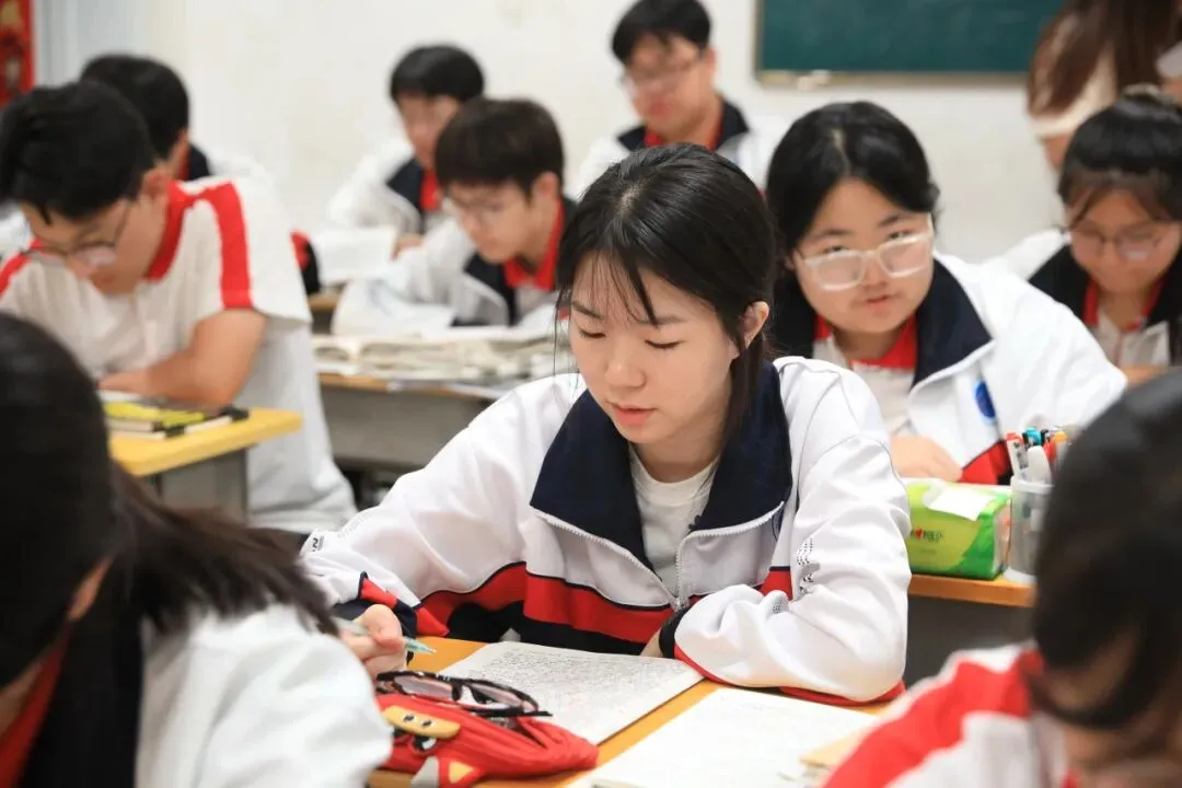 朝暮励剑,逐梦高考|东方高三学子的一天是这样度过的-第59张图片-四季读书网 朝暮励剑,逐梦高考|东方高三学子的一天是这样度过的-第59张图片-四季读书网