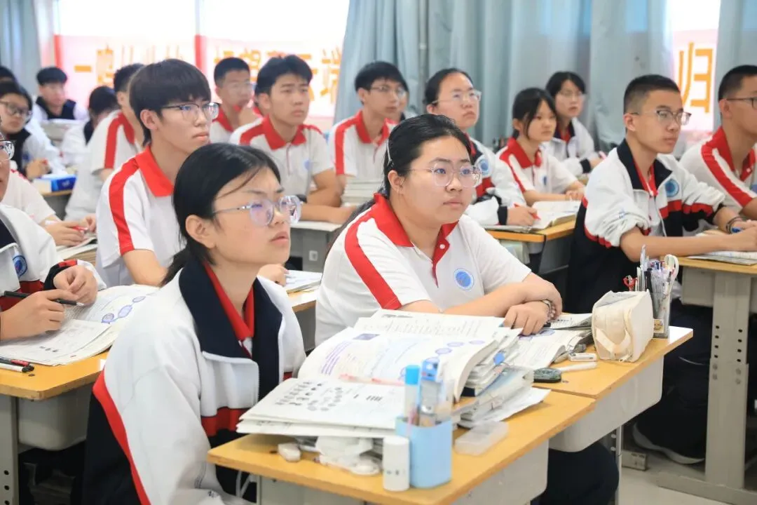 朝暮励剑,逐梦高考|东方高三学子的一天是这样度过的-第64张图片-四季读书网 朝暮励剑,逐梦高考|东方高三学子的一天是这样度过的-第64张图片-四季读书网