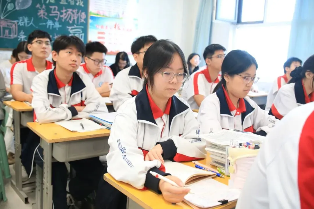 朝暮励剑,逐梦高考|东方高三学子的一天是这样度过的-第65张图片-四季读书网 朝暮励剑,逐梦高考|东方高三学子的一天是这样度过的-第65张图片-四季读书网