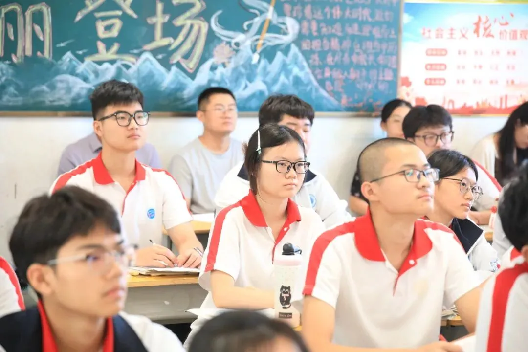 朝暮励剑,逐梦高考|东方高三学子的一天是这样度过的-第66张图片-四季读书网 朝暮励剑,逐梦高考|东方高三学子的一天是这样度过的-第66张图片-四季读书网
