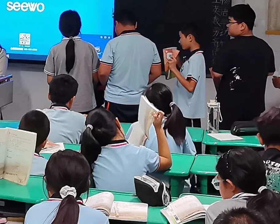 初一开学才第三周,班里学生就＂裂了＂-第1张图片-四季读书网
