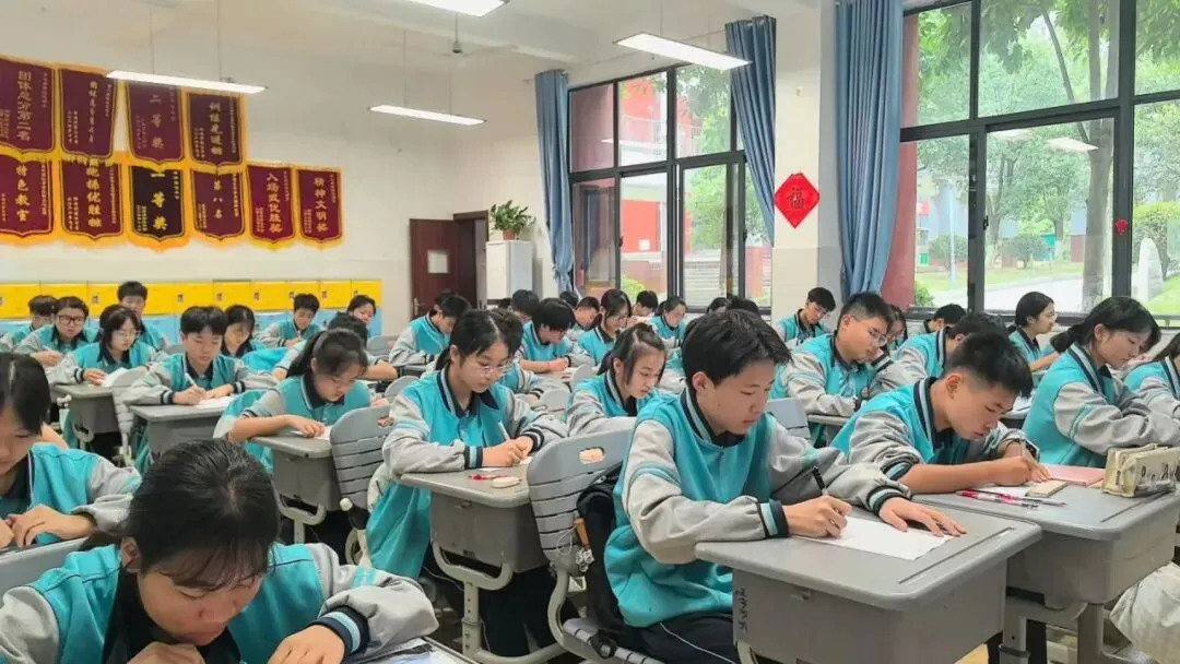 笔落诗香 文润初三|湘西州溶江中学初三年级举行古诗文默写大赛-第17张图片-四季读书网 笔落诗香 文润初三|湘西州溶江中学初三年级举行古诗文默写大赛-第17张图片-四季读书网
