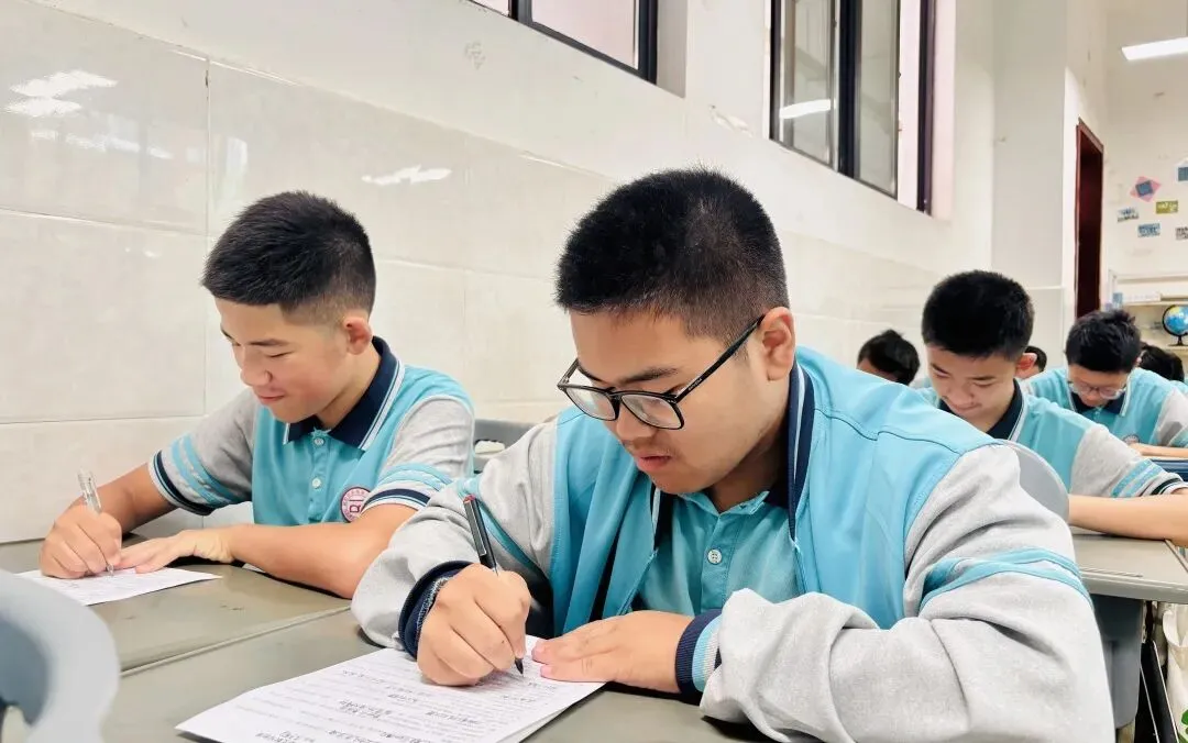 笔落诗香 文润初三|湘西州溶江中学初三年级举行古诗文默写大赛-第20张图片-四季读书网 笔落诗香 文润初三|湘西州溶江中学初三年级举行古诗文默写大赛-第20张图片-四季读书网
