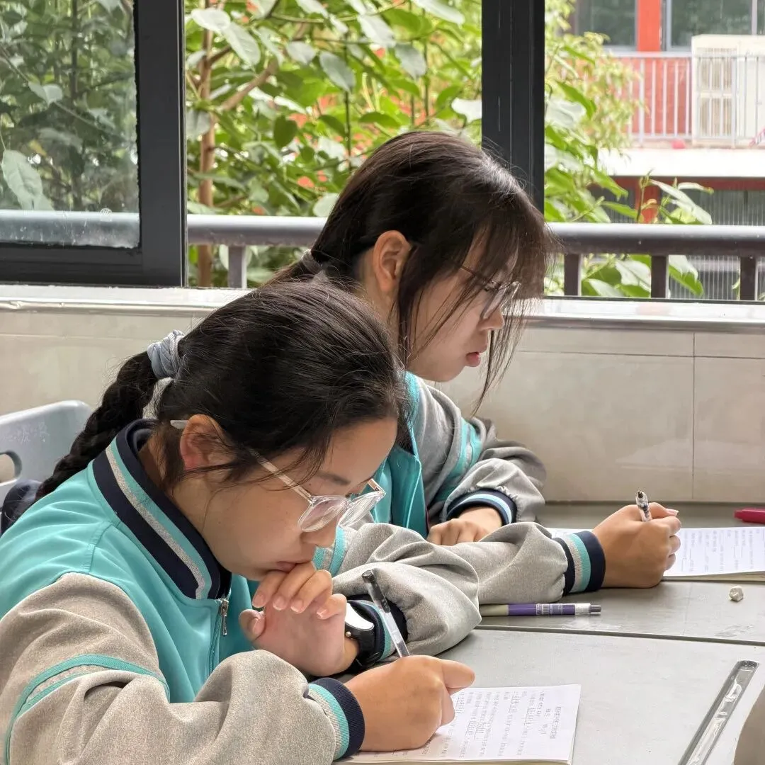 笔落诗香 文润初三|湘西州溶江中学初三年级举行古诗文默写大赛-第21张图片-四季读书网 笔落诗香 文润初三|湘西州溶江中学初三年级举行古诗文默写大赛-第21张图片-四季读书网