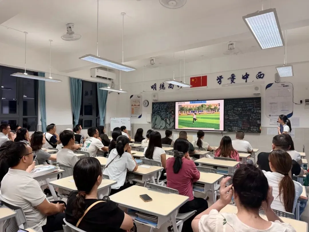 双会连开,助力初一启航 | 广外花都学校初一年级家长会暨学生大会顺利举行-第11张图片-四季读书网 双会连开,助力初一启航 | 广外花都学校初一年级家长会暨学生大会顺利举行-第11张图片-四季读书网