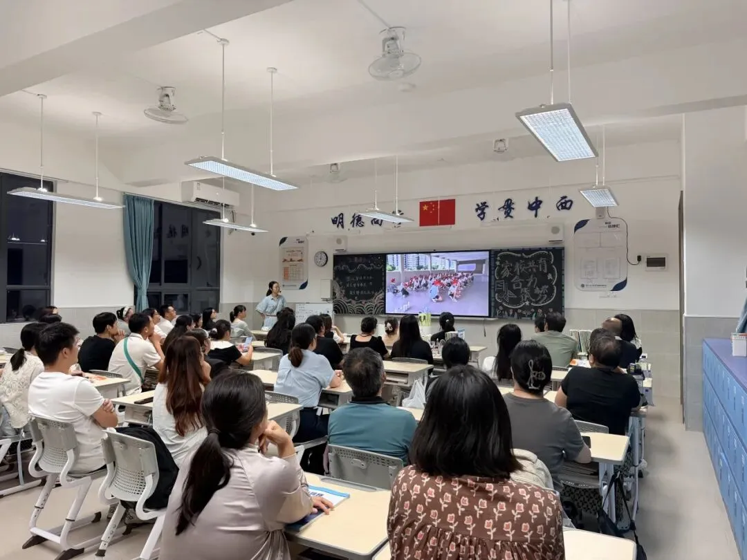 双会连开,助力初一启航 | 广外花都学校初一年级家长会暨学生大会顺利举行-第14张图片-四季读书网 双会连开,助力初一启航 | 广外花都学校初一年级家长会暨学生大会顺利举行-第14张图片-四季读书网