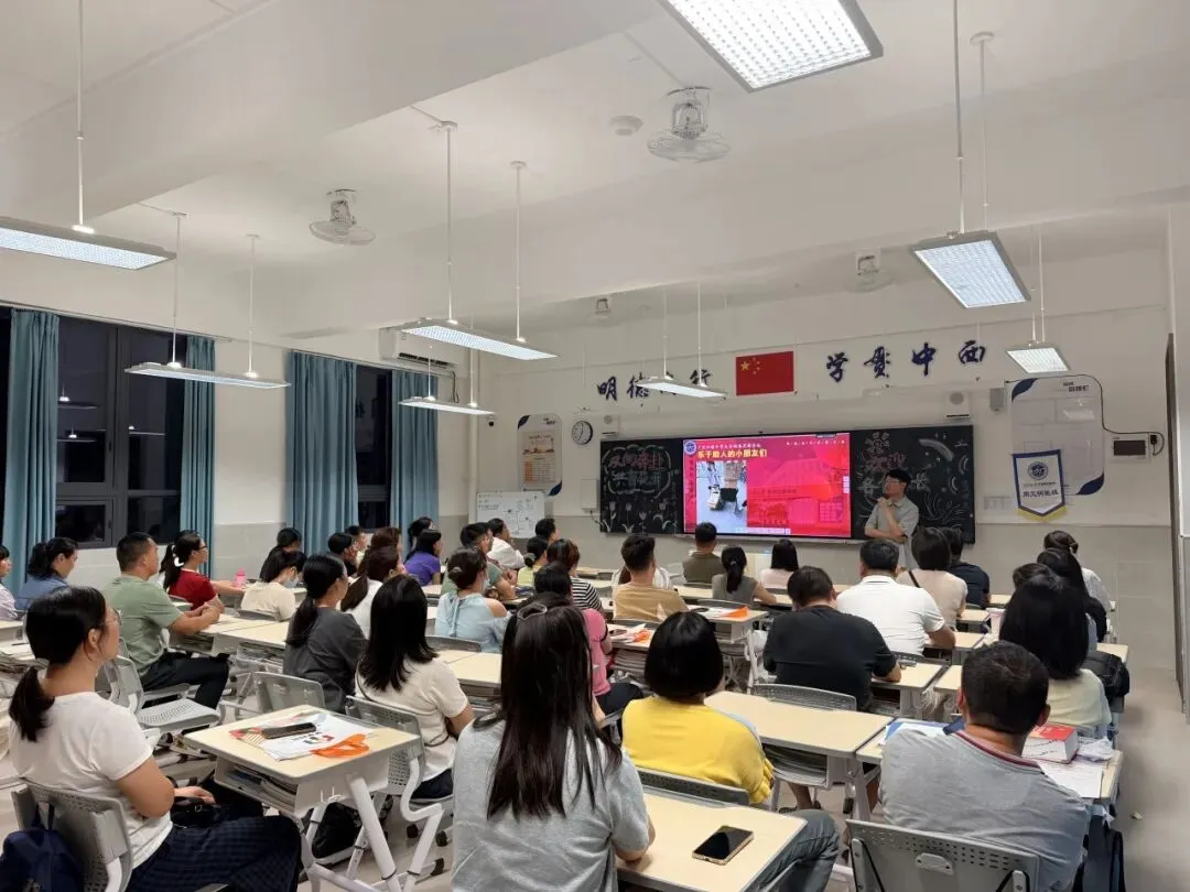 双会连开,助力初一启航 | 广外花都学校初一年级家长会暨学生大会顺利举行-第18张图片-四季读书网 双会连开,助力初一启航 | 广外花都学校初一年级家长会暨学生大会顺利举行-第18张图片-四季读书网