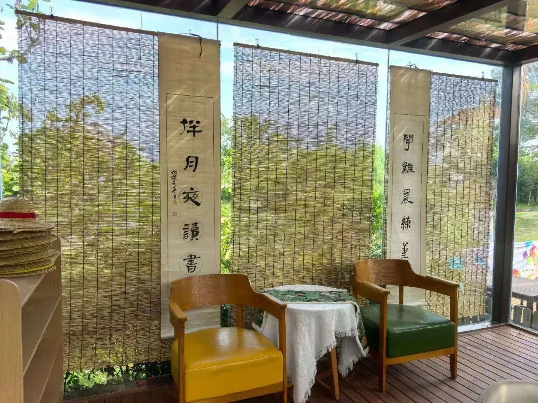 被霸凌、被偏爱、被指责:一个初三女孩的窒息童年,藏着无数家庭的隐痛-第1张图片-四季读书网