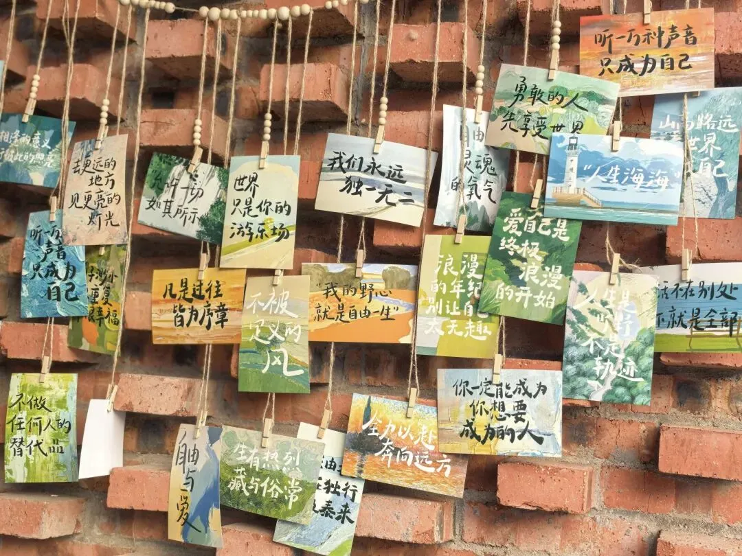 被霸凌、被偏爱、被指责:一个初三女孩的窒息童年,藏着无数家庭的隐痛-第4张图片-四季读书网