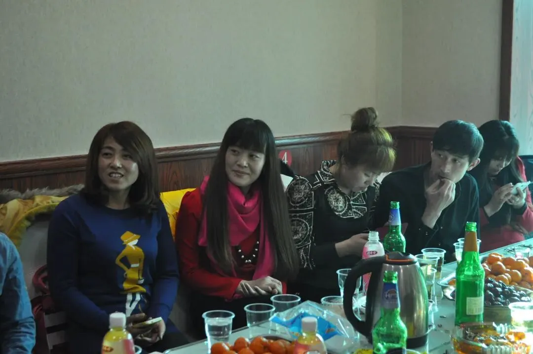 最美当初年华|98届初三二班,2015年2月8日,我们这样重逢-第3张图片-四季读书网