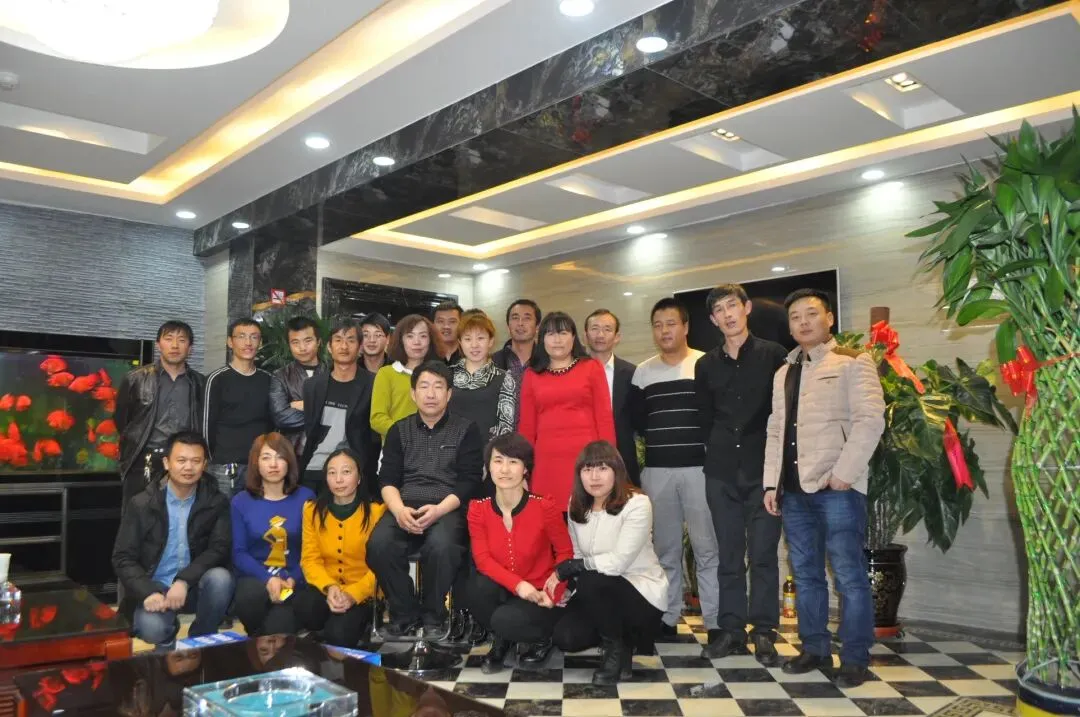 最美当初年华|98届初三二班,2015年2月8日,我们这样重逢-第11张图片-四季读书网