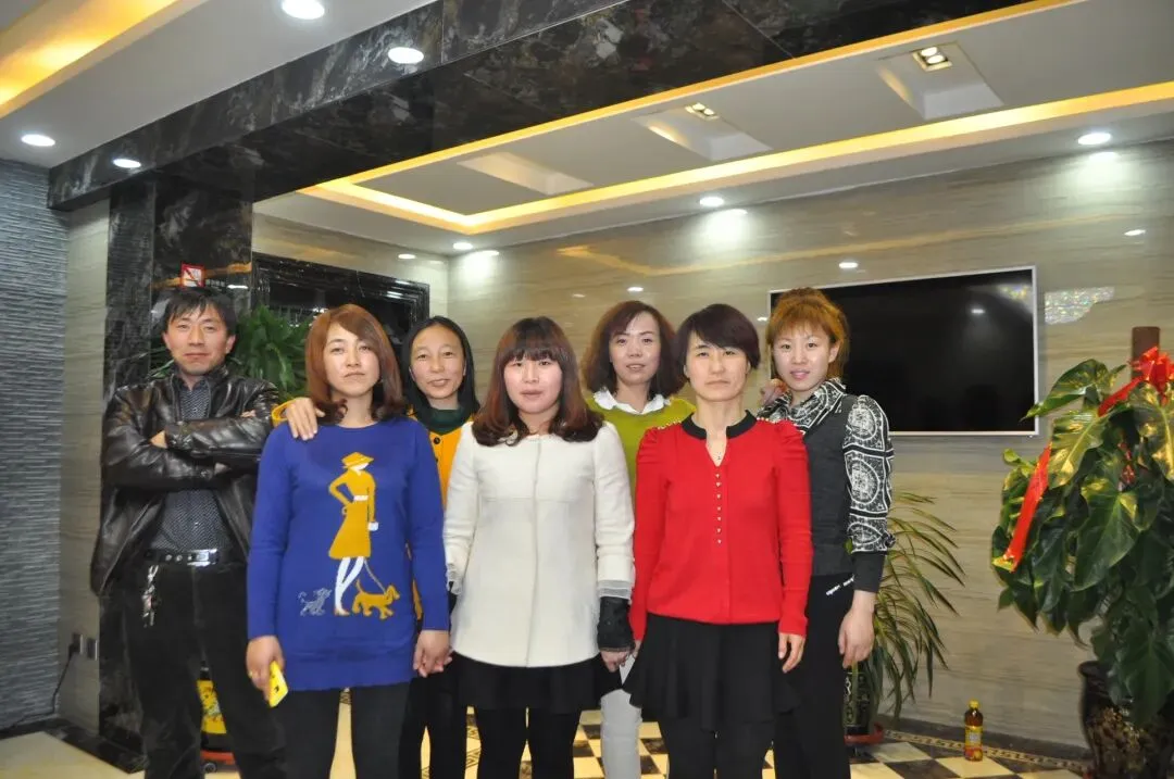 最美当初年华|98届初三二班,2015年2月8日,我们这样重逢-第12张图片-四季读书网