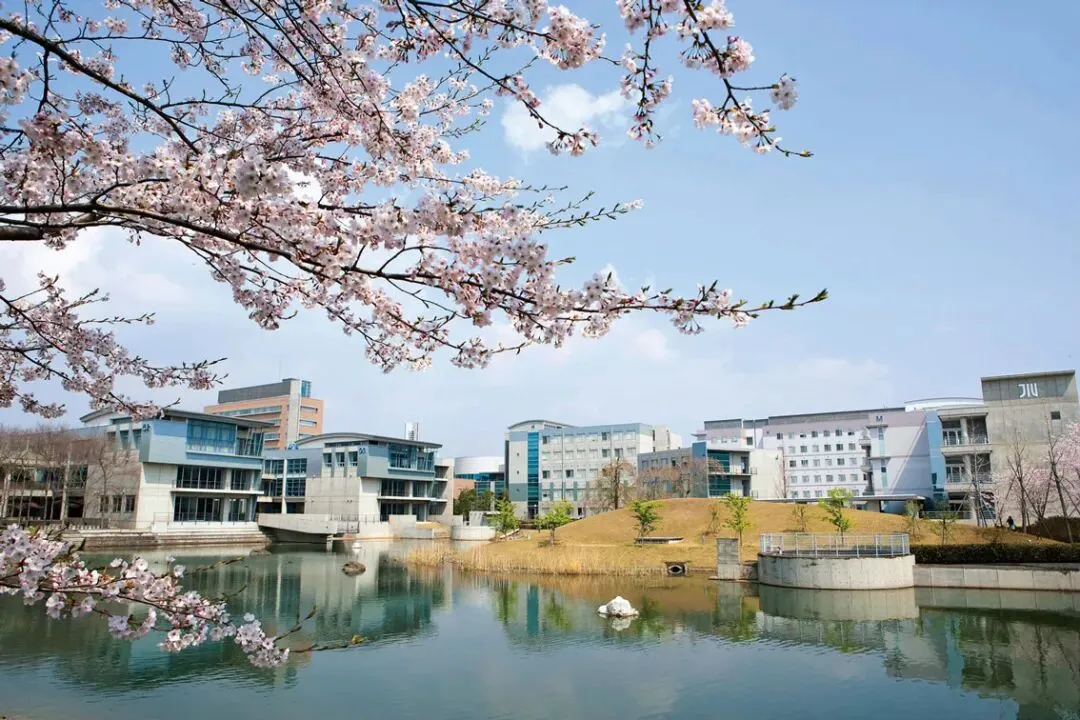 高考日语生优势赛道|国内直申 9 所日本优质大学,免语言学校,无需留考成绩!少数今年秋季可入学!-第6张图片-四季读书网 高考日语生优势赛道|国内直申 9 所日本优质大学,免语言学校,无需留考成绩!少数今年秋季可入学!-第6张图片-四季读书网