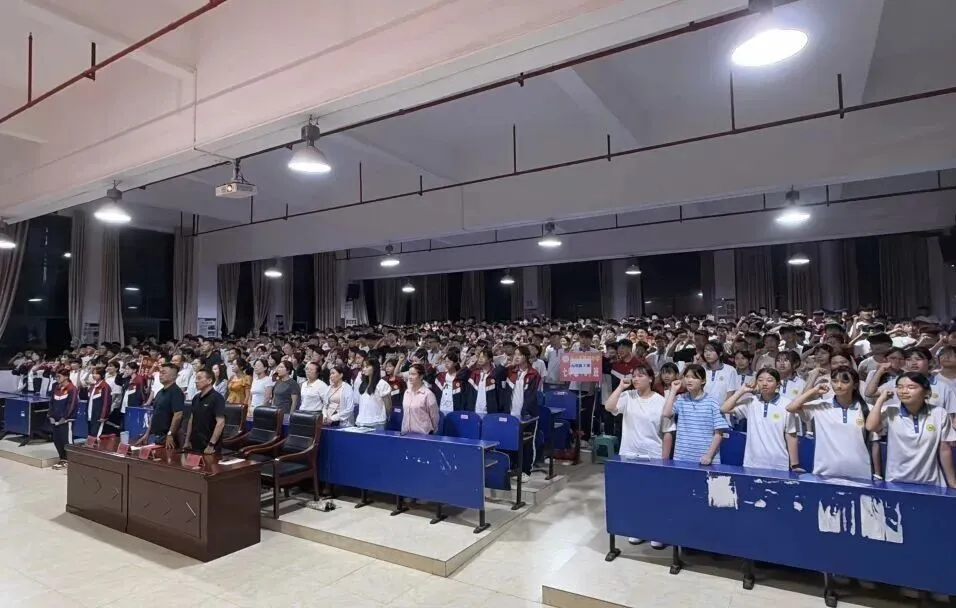 奋楫启航征初三,青春执笔赢未来--我校举行 2027 届初三启动仪式暨思想动员会-第23张图片-四季读书网