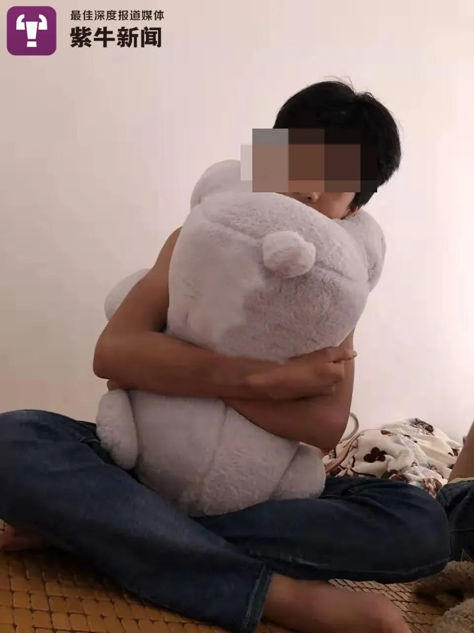 初三学生将同学抱起扔下4楼,警方还原事发经过-第9张图片-四季读书网
